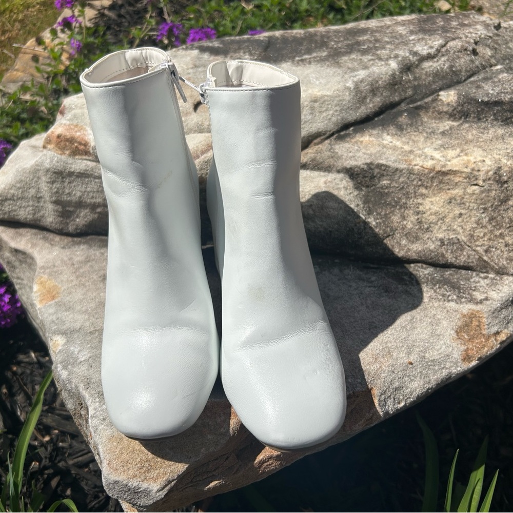 White Ankle Boots W8
